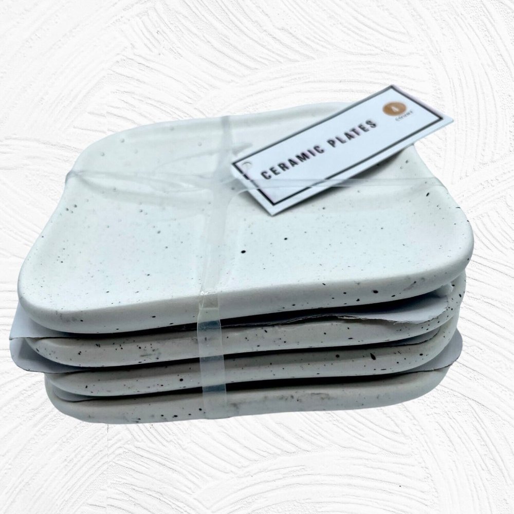 BULLSEYE'S MINI CERAMIC PLATES AND CERAMIC CHEESE BOARD - Picture 2 of 2